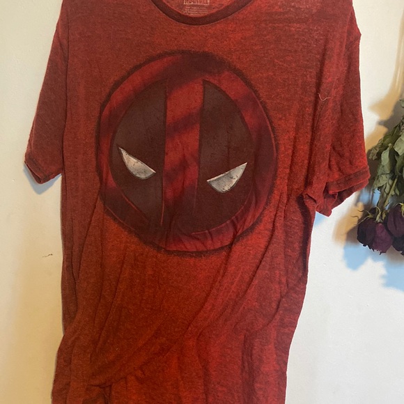 Red Marvel Deadpool T-shirt - Picture 1 of 3